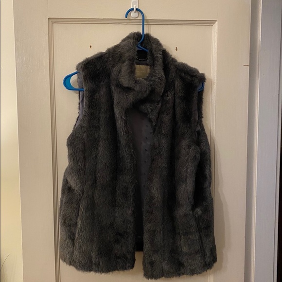 Banana Republic Grey/Silver Faux Fur Vest - Picture 2 of 5